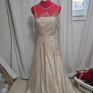 Chic Cream Lace Strapless Prom Dress